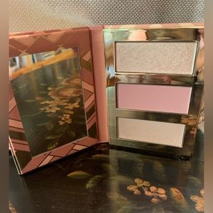 Tarte, Hamptons Weekender 3 color contour palette.